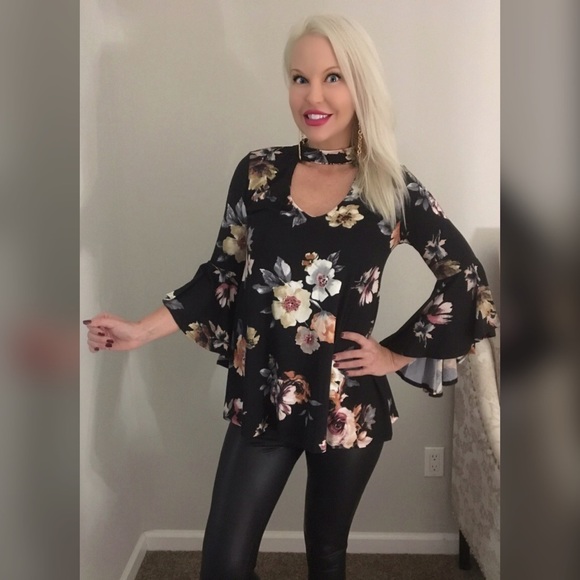 High Quality Black Mock Neck Bell Sleeve Top! 🌸 - Picture 3 of 5